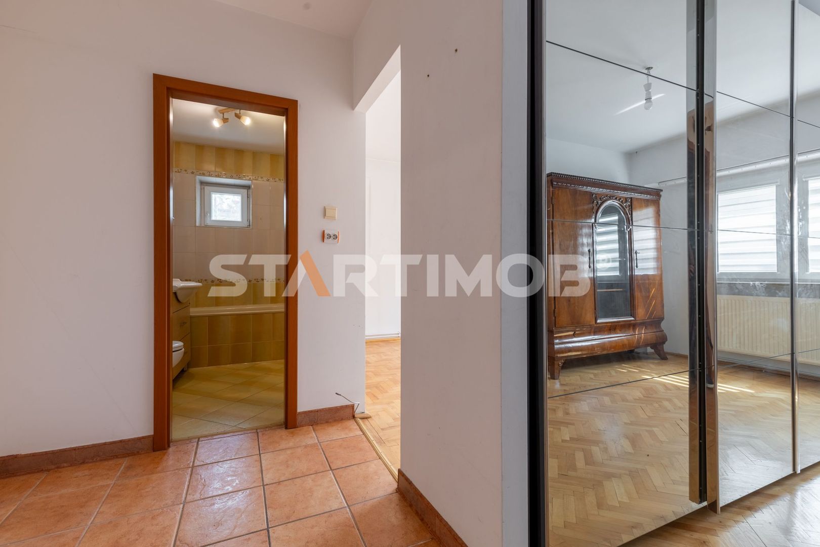 Apartament 3 camere  cu boxa si parcare