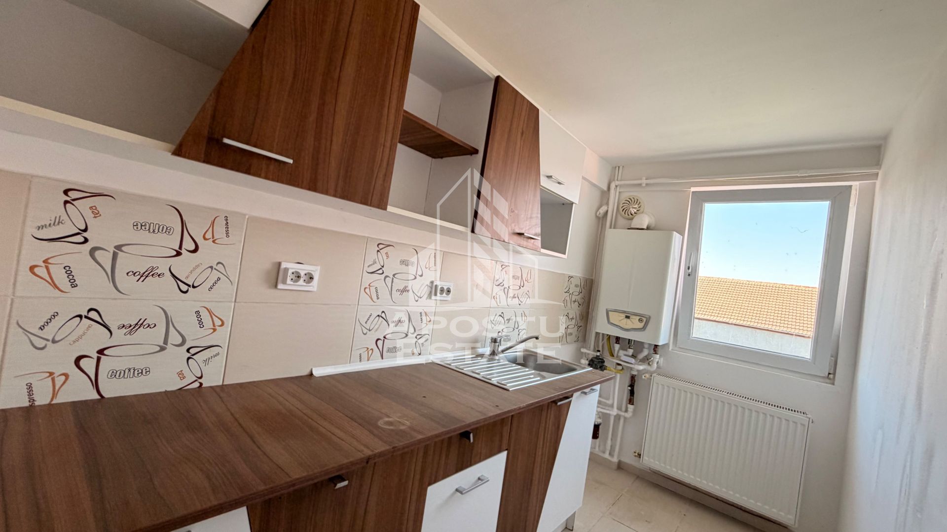 Apartament cu o camera, scara interioara cu acces in pod, zona Sagului - imaginea 5