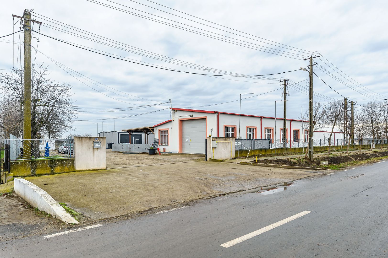 Imagine 11 - Hale depozitare/producție 2.000 mp si 10.000 mp teren în Pecica