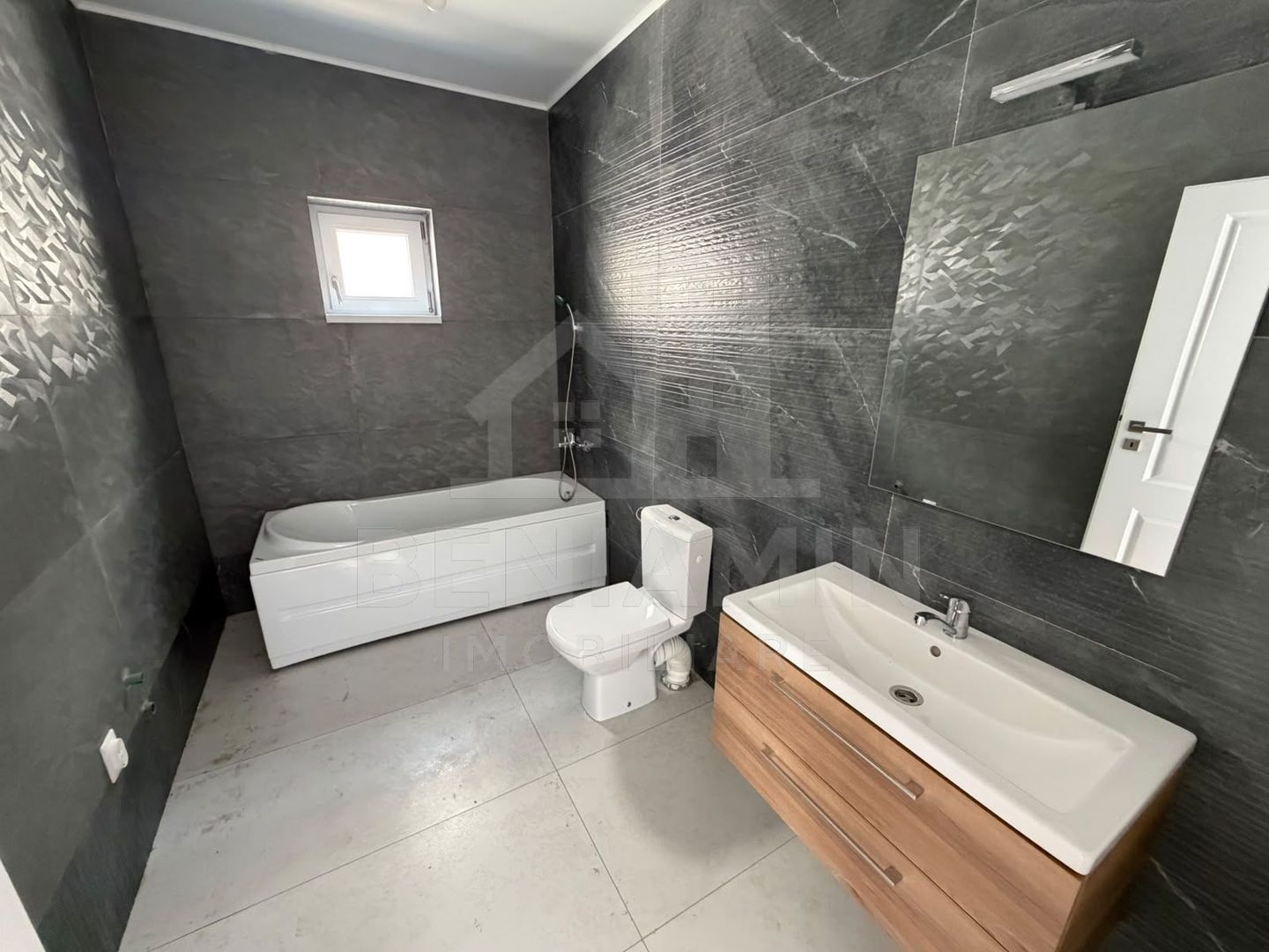 Casa-3 Dormitore-3 bai-Teren 300mp-Damila str Ficusului-La cheie - imaginea 7