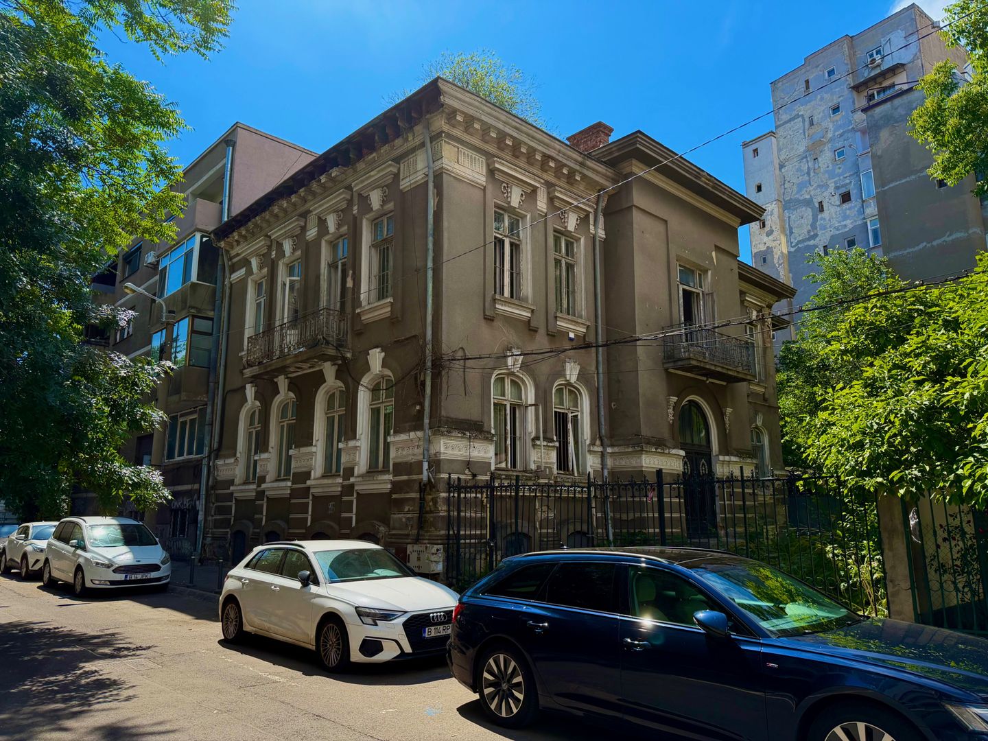Imobil + teren cu autorizatie si proiect 29 apartamente  Kogalniceanu - Cismigiu
