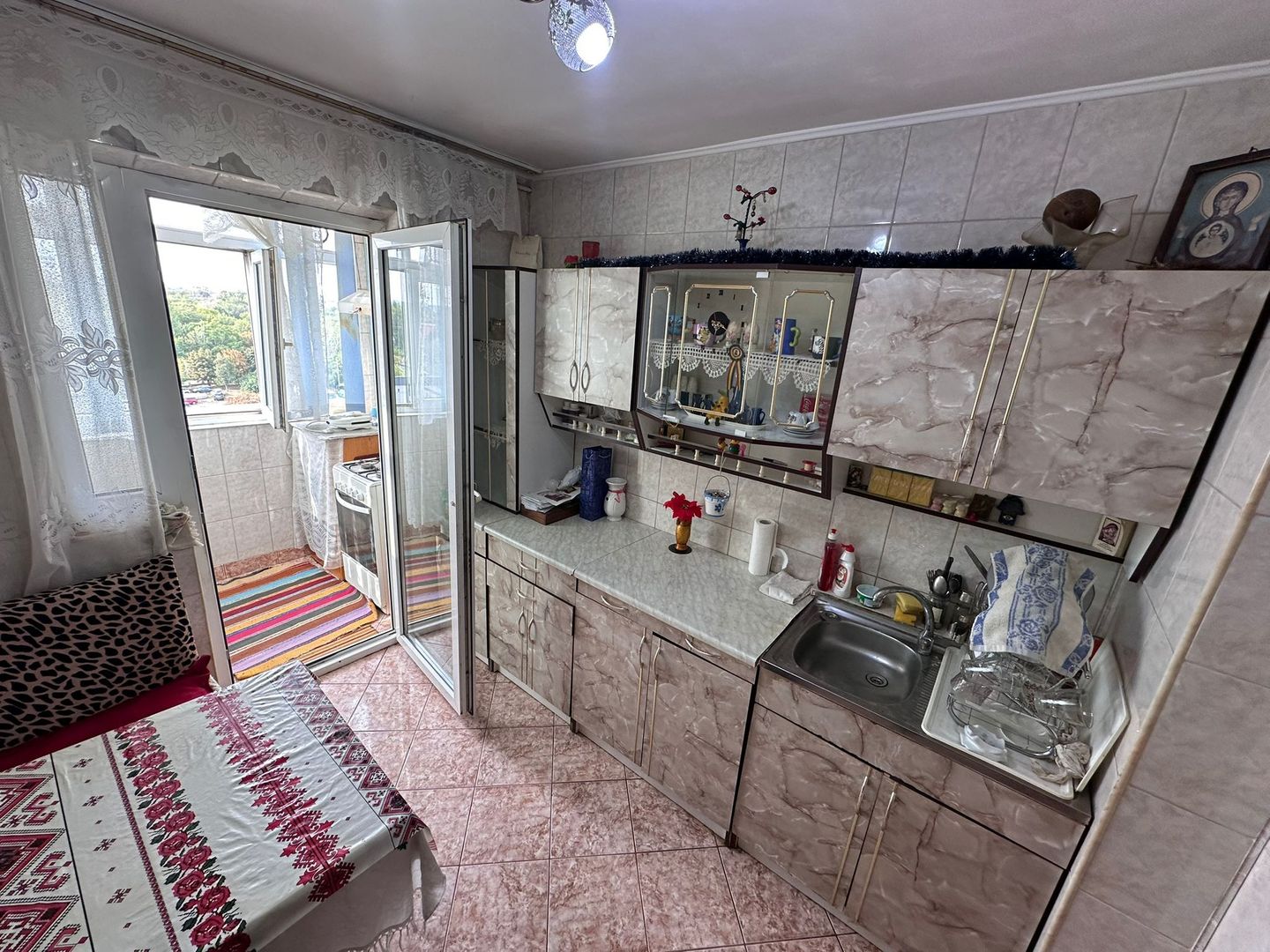 De vanzare apartament 3 camere 2 bai zona Crangasi