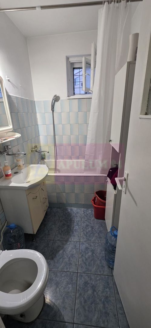 Apartament cu 3 camere de vanzare in Campina