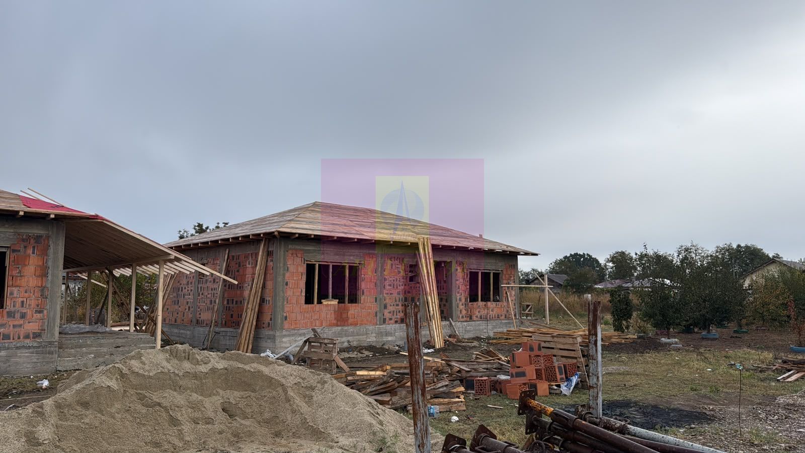 Sabareni, casa noua parter, 4 cam + dep., supraf. 143 mp, curte 452 mp - imaginea 5