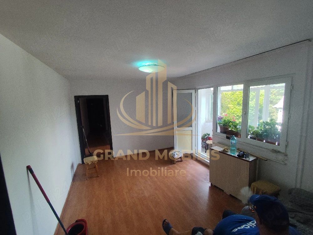 vand apartament 3 camere strada covasna Brâncoveanu