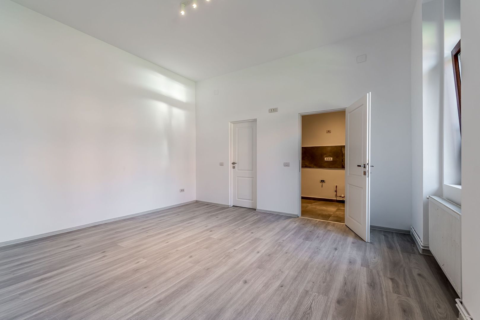 Imagine 2 - De vânzare apartmanent central | parter | renovat