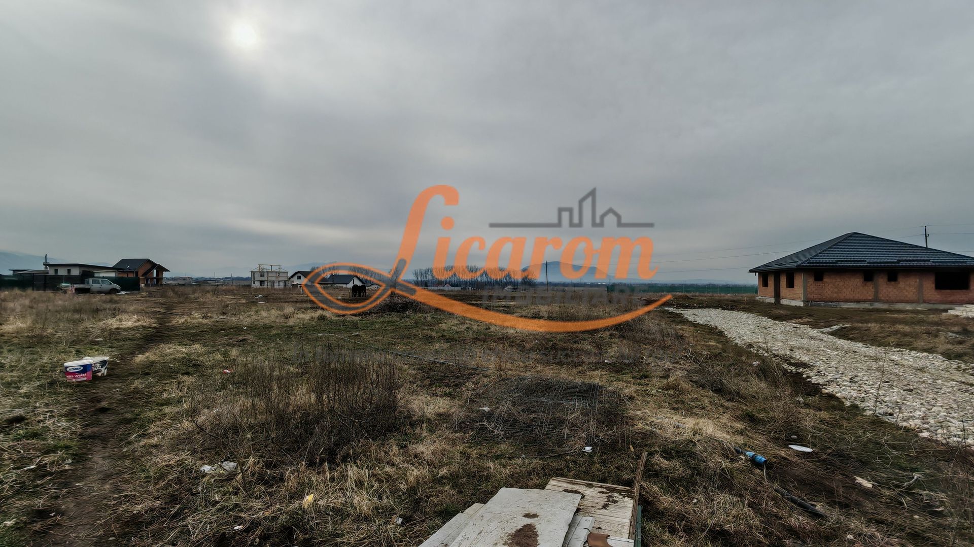 Teren intravilan in suprafata de 644 mp in Sanpetru pret 37000 euro