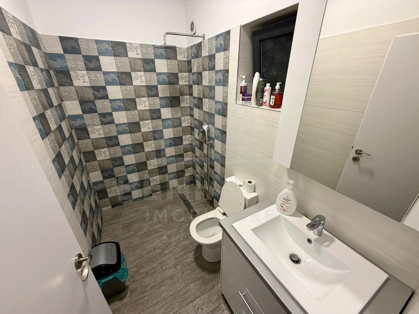 Apartament decomandat deosebit 3 camere 2 bai bloc 2020 cu parcare - imaginea 13