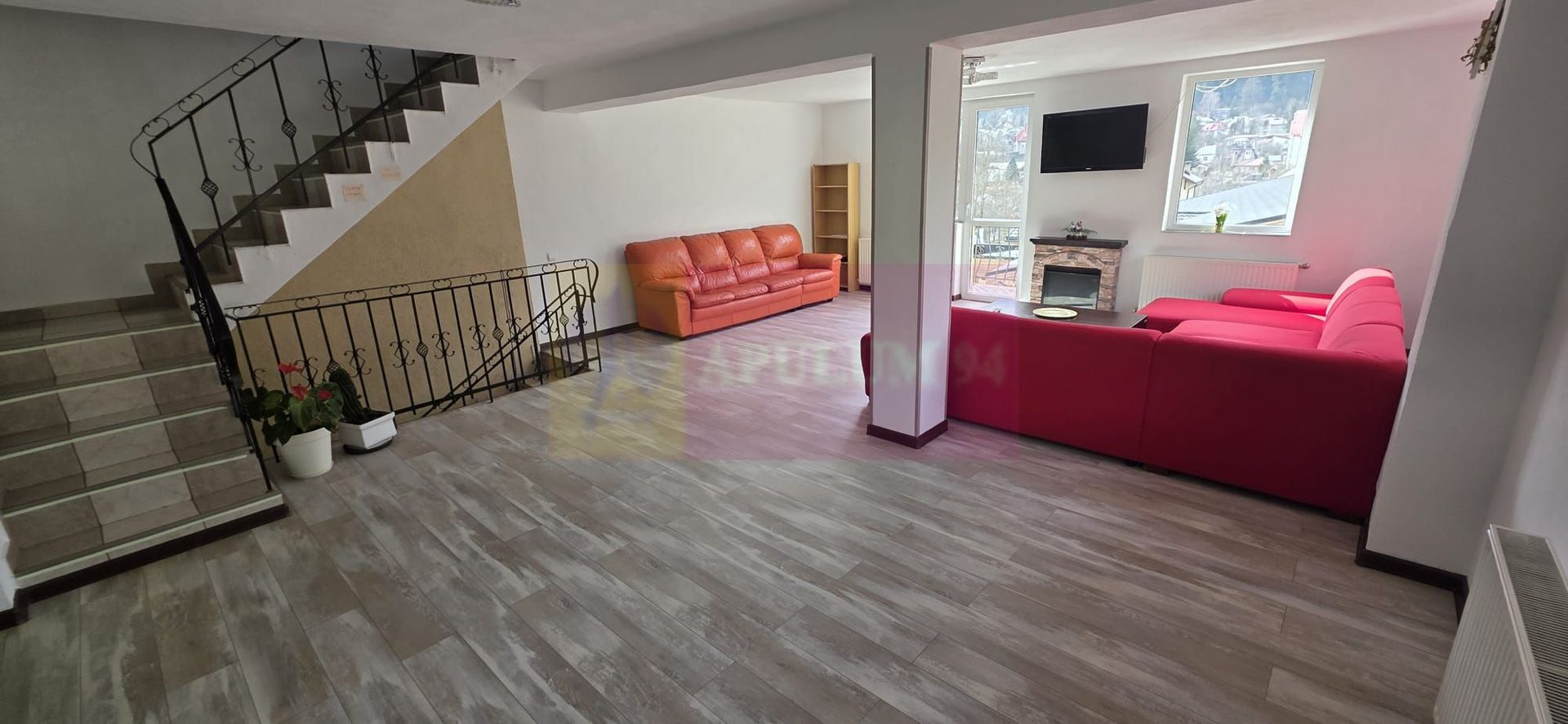Vila de vânzare cu 8 camere și garj in Busteni