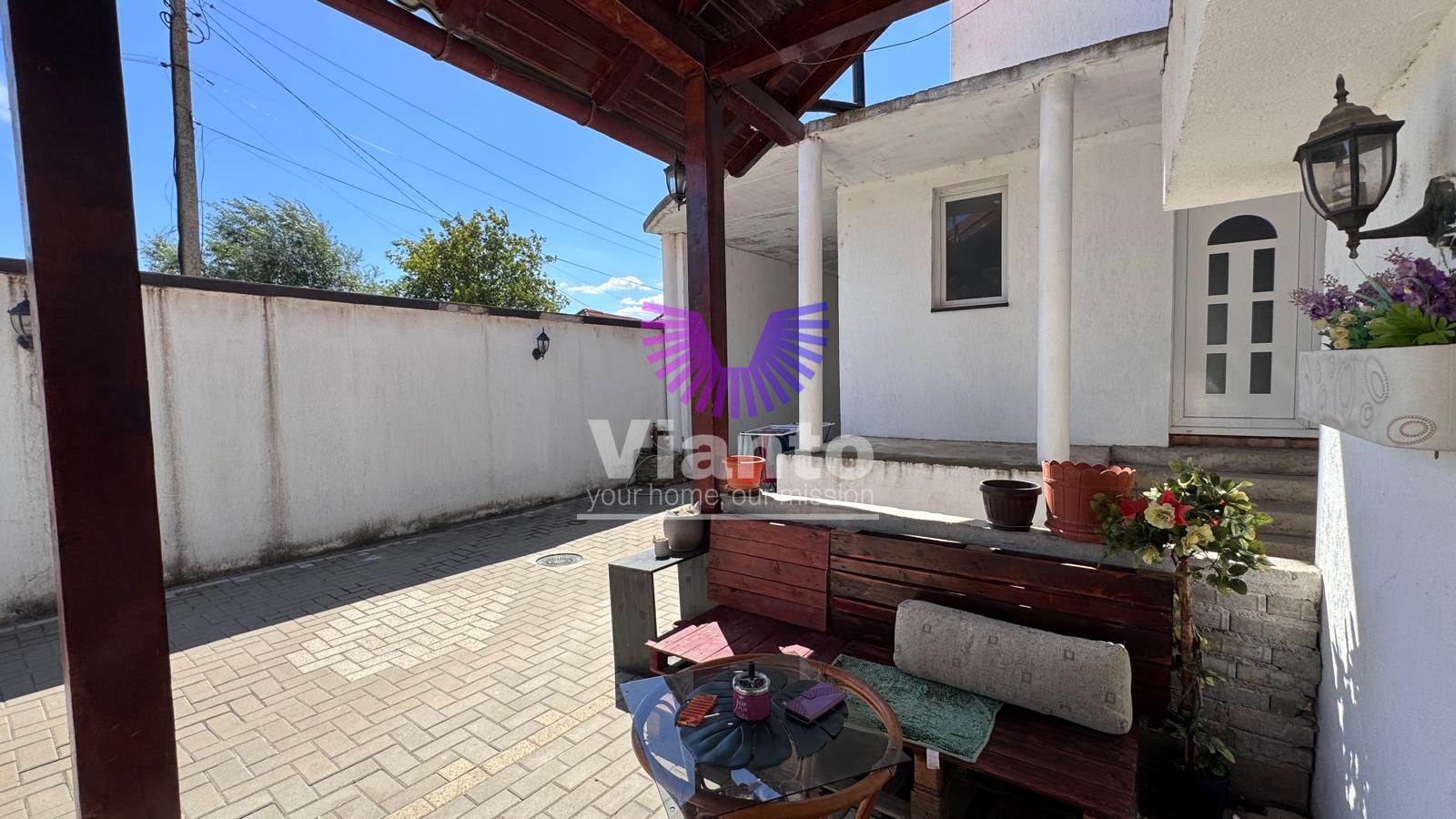 Casa Individuala de Inchiriat 5 Camere - Curte cu Zona de Barbeque-Gusterita
