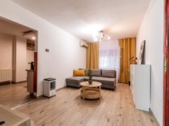Apartament 4 camere la parter, acces direct din stradă in Micalaca