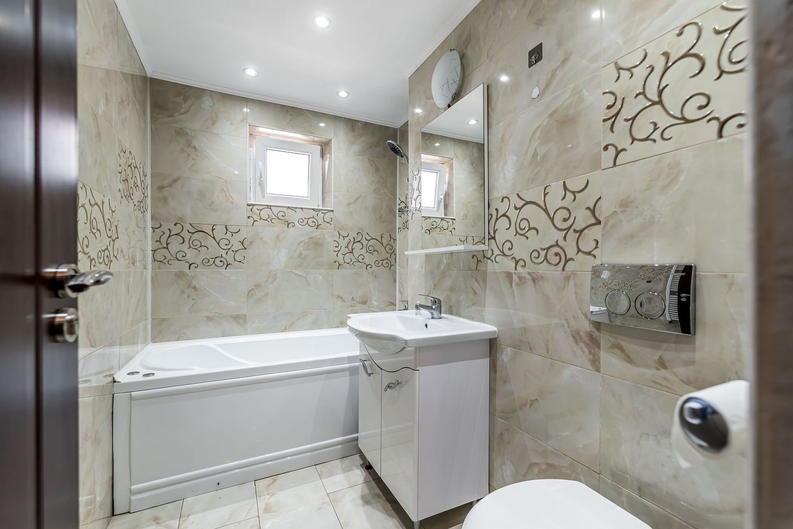 Imagine 3 - REZERVAT! Ap 2 camere, renovat, 2 balcoane. Cartier Alfa Arad