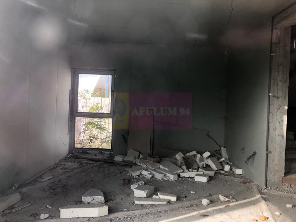 Vila la rosu Zarnesti- Mitropolit Metianu cu vedere superba spre munte
