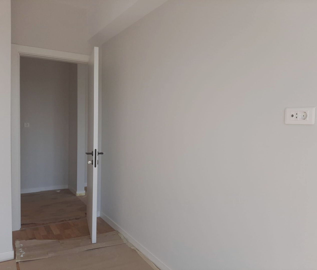 Vanzare Apartament modern cu 2 camere etaj 3 langa Petrom City - imaginea 11