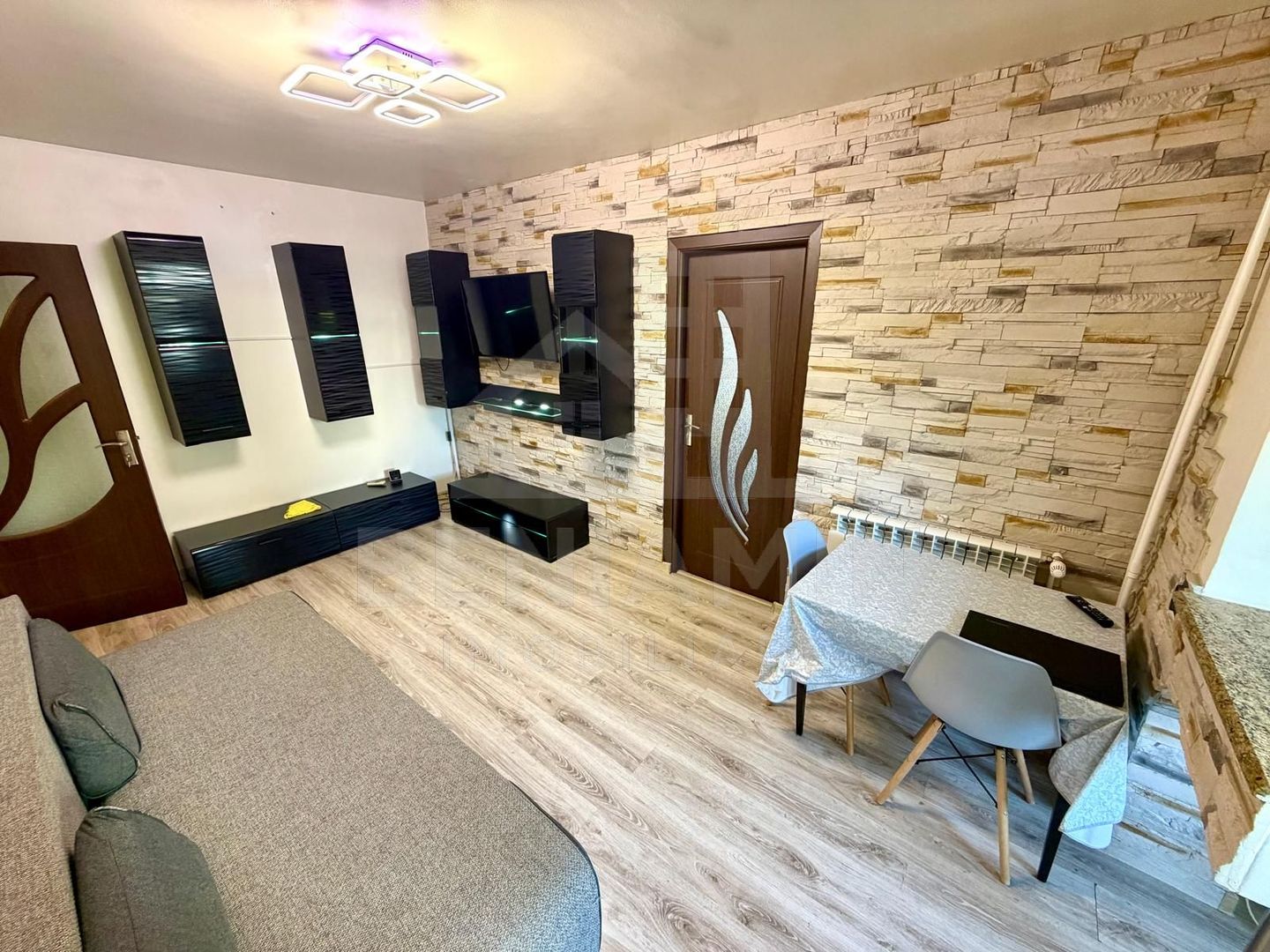 3 camere cu centrala - Craiovita Noua - zona Fortuna- etaj 2 -45mp - imaginea 2