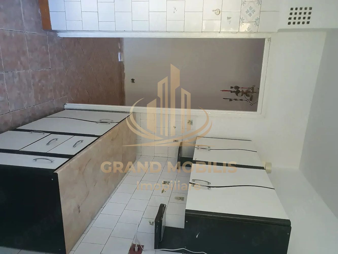 Apartament 3 camere semidecomandat - imaginea 5