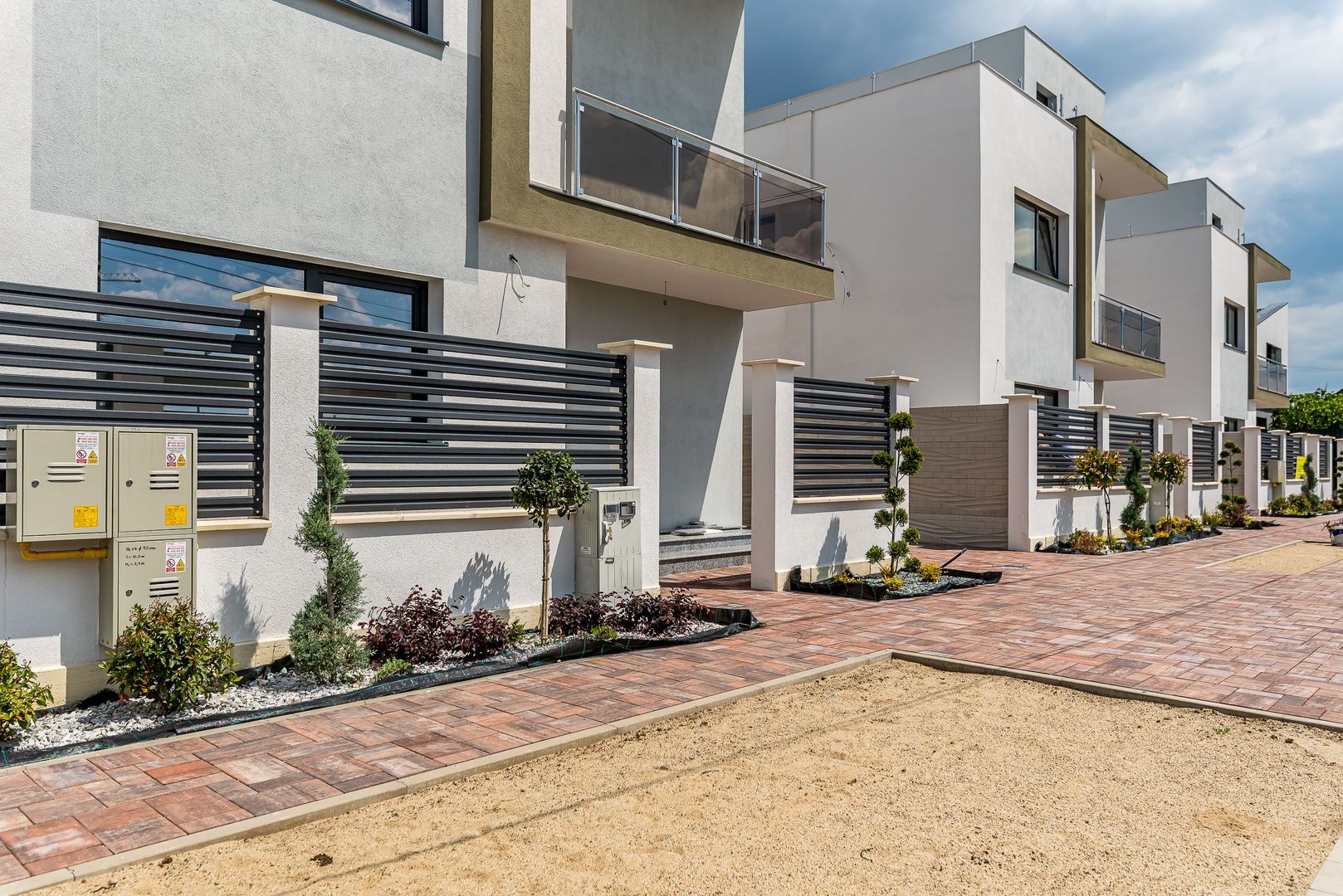 Imagine 2 - Vilă nouă cu terasă panoramică – design premium, 4 dormitoare, în Gai