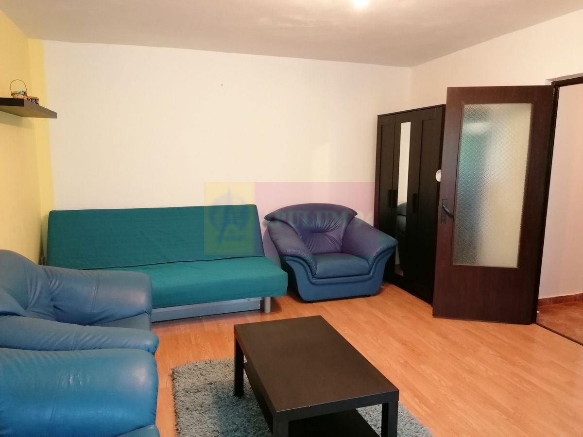 Garsoniera , Virtutii, Militari