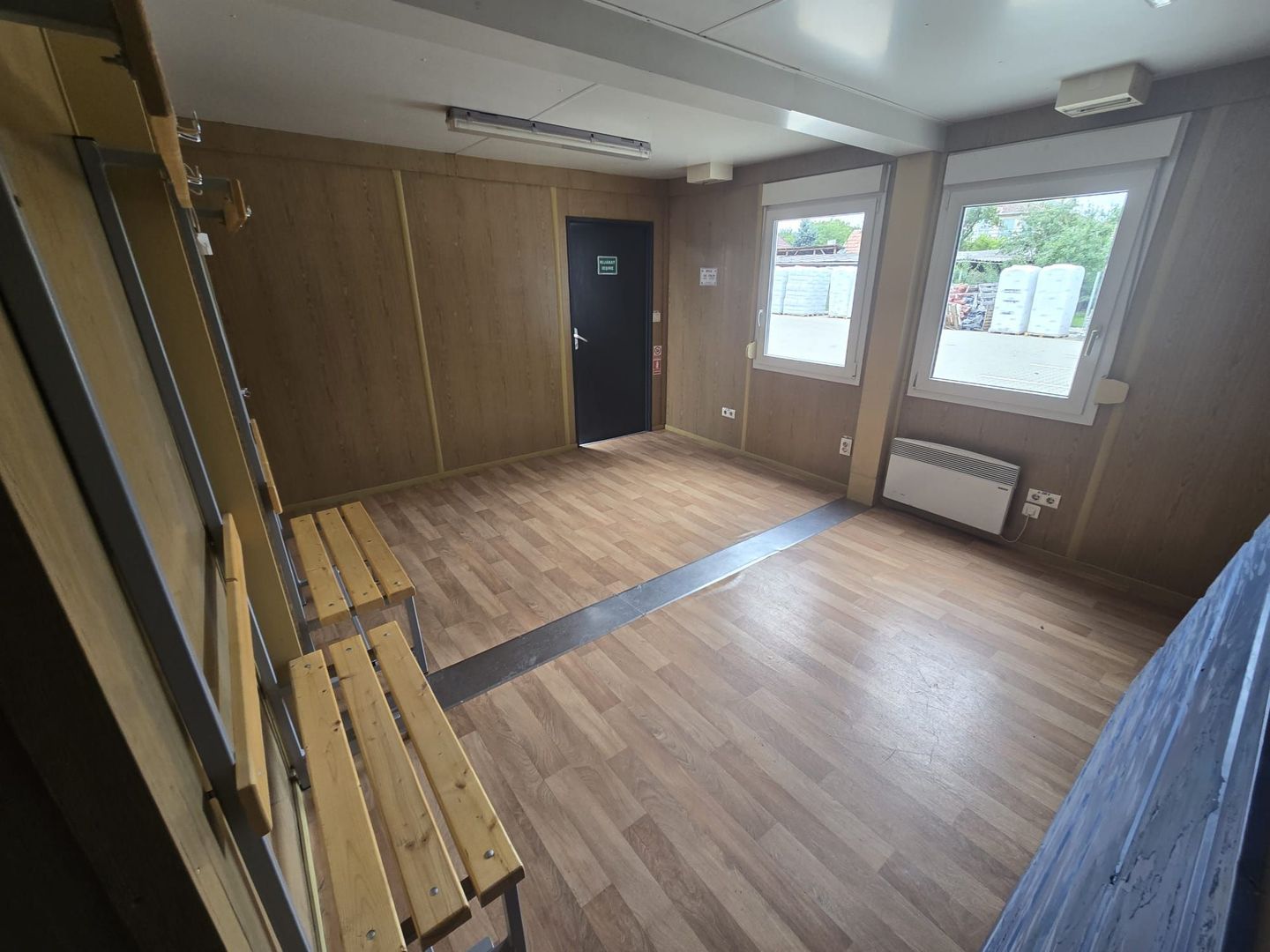 Spatiu Comercial 620 mp.parcare,birou,vestiar,baie - imaginea 2
