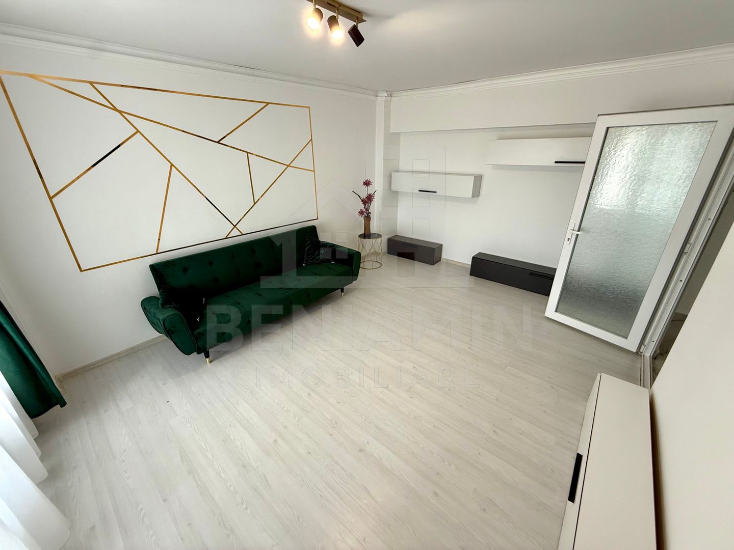 2 decomandate - centrala proprie - AC - mobilat - utilat - Rovine - imaginea 2