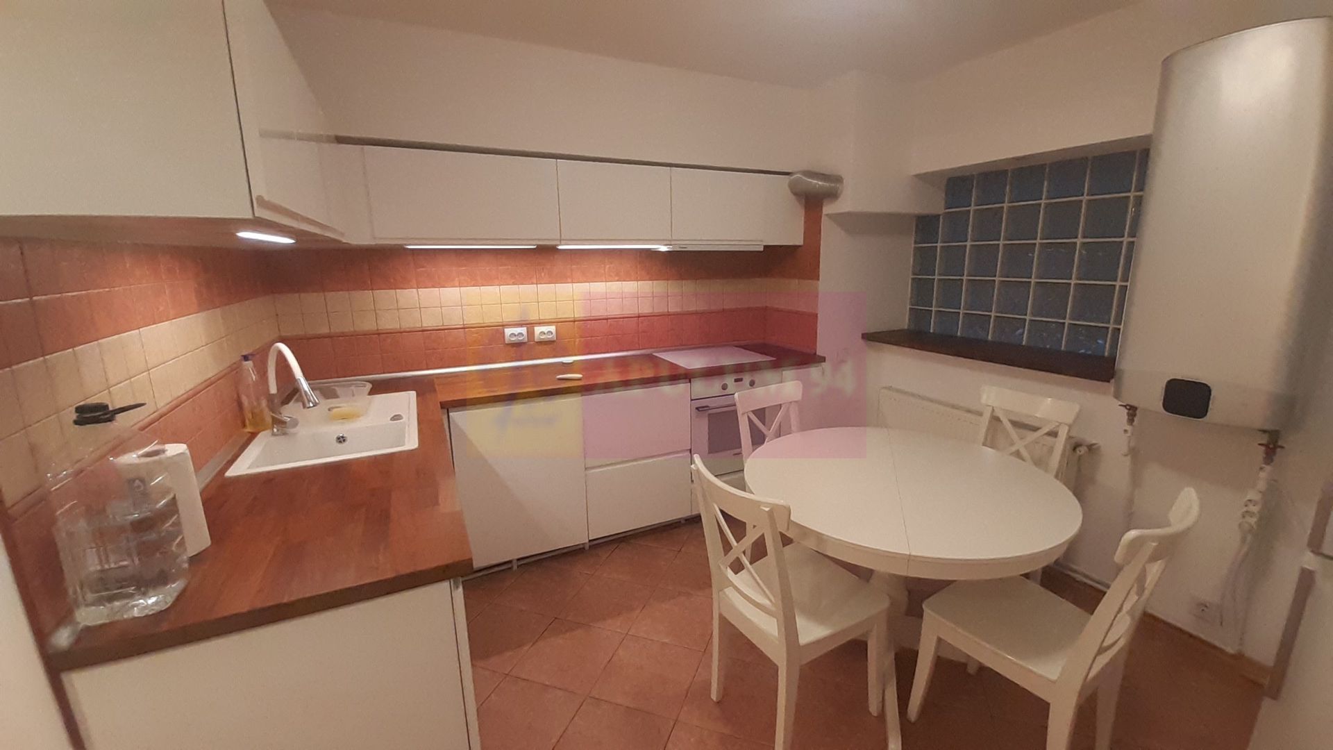 Apartament 3 Camere - Un Cămin Chic Ultracentral la Piața Romană