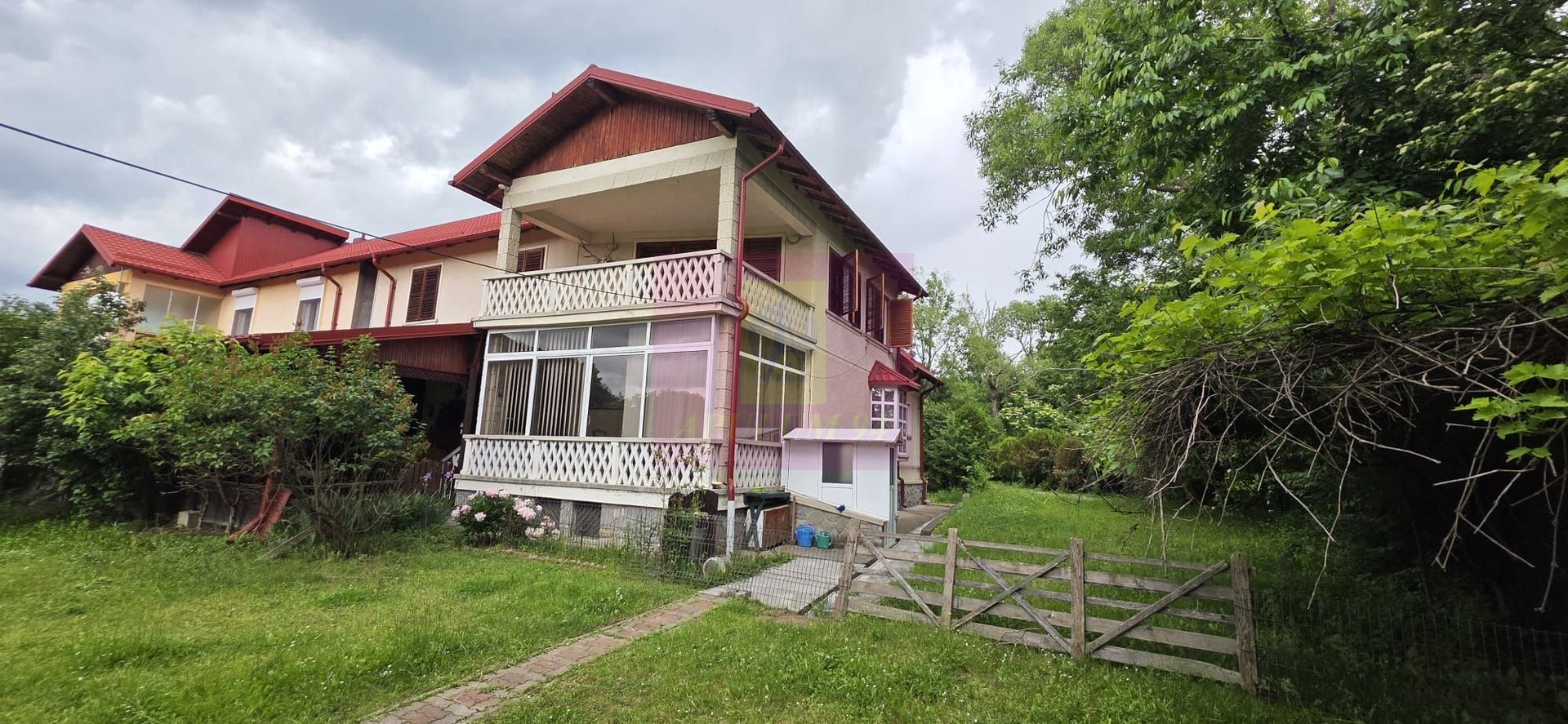 Vila de vanzare cu 6 camere si teren de 1000 mp in Cornu, Prahova - imaginea 2