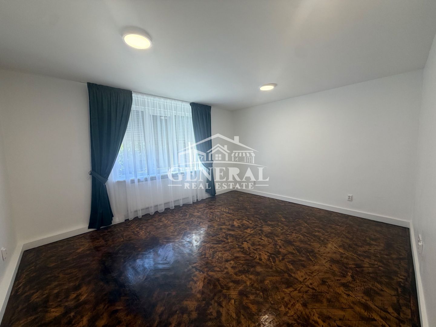 De vanzare ap. 4 camere 135m situat centrul orasului Baia Mare Renovat - imaginea 18