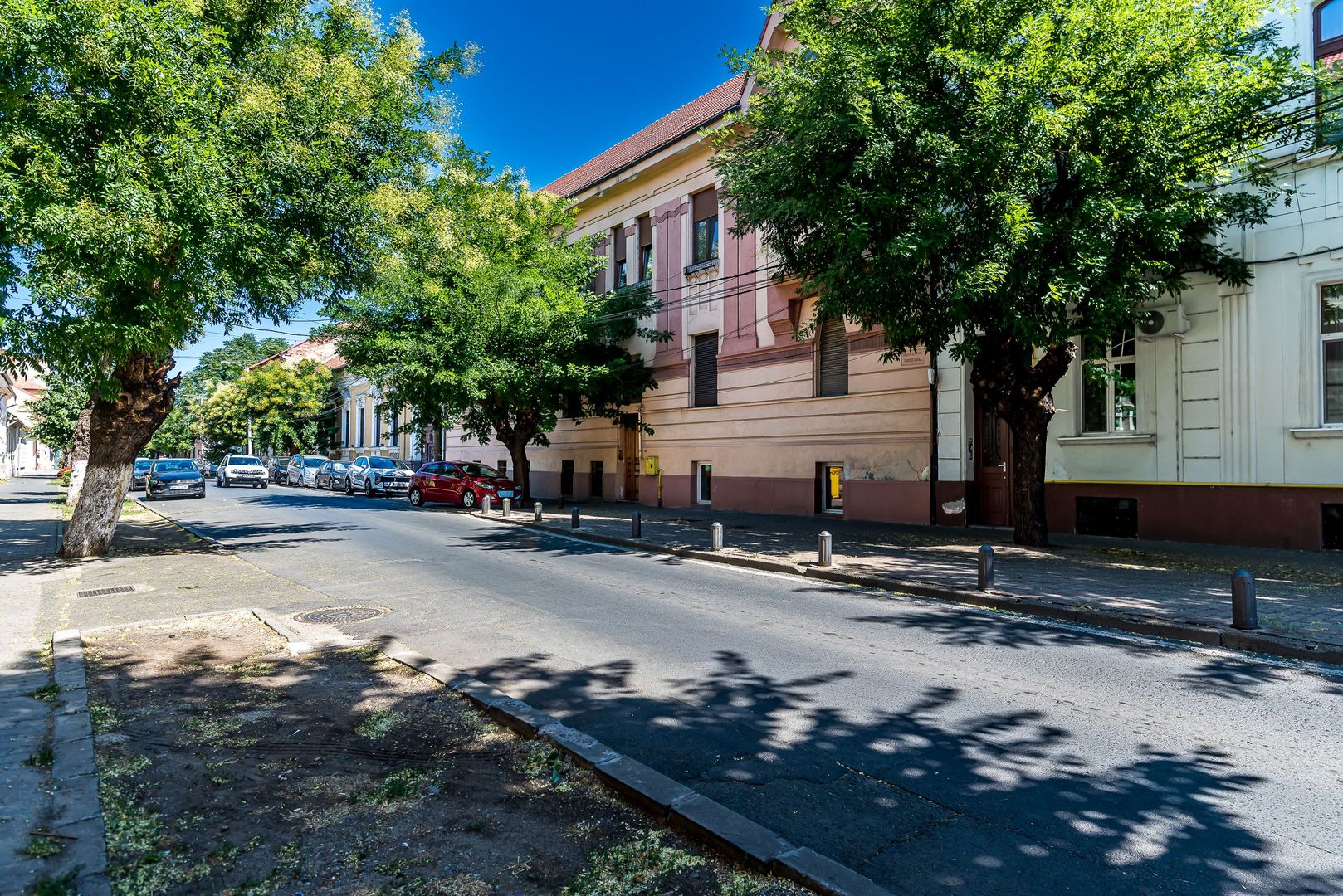 Imagine 12 - Apartament cu 4 camere si terasa si curte proprie, langa primarie