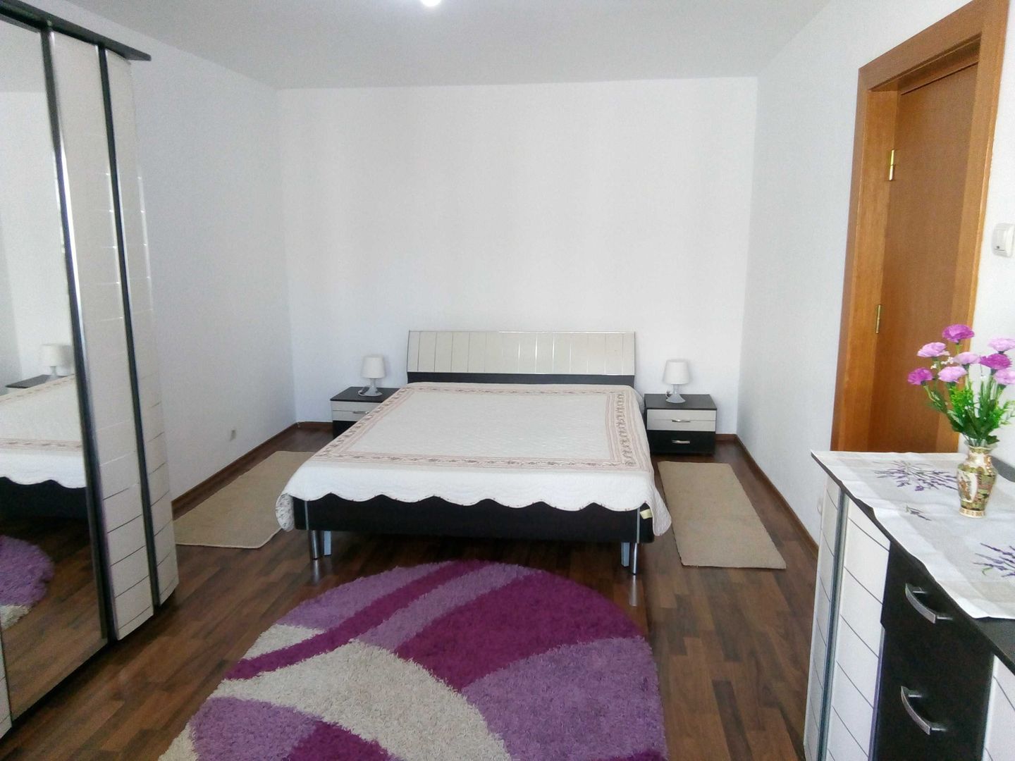 Se inchiriaza apartament spatios amenajat modern  1 Mai ( Ion Mihalache)