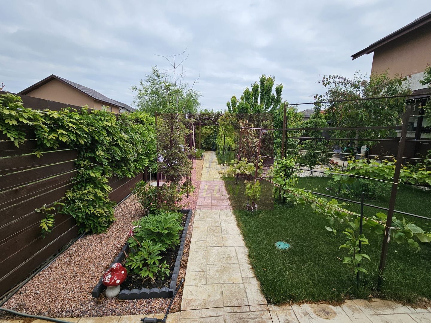 Casă 2019, P+1+pod, renovată, curte amenajată, aproape de pădure