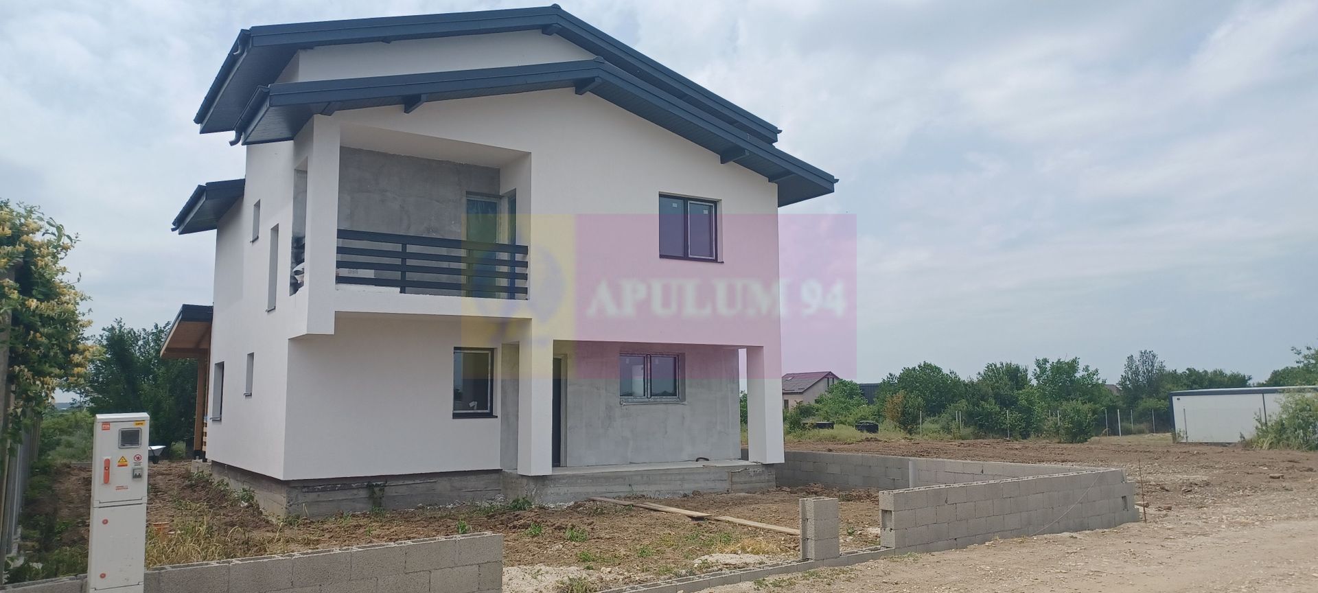 Săbăreni, casă parter + etaj, 5 camere, 3 bai, terasă acoperită, CT