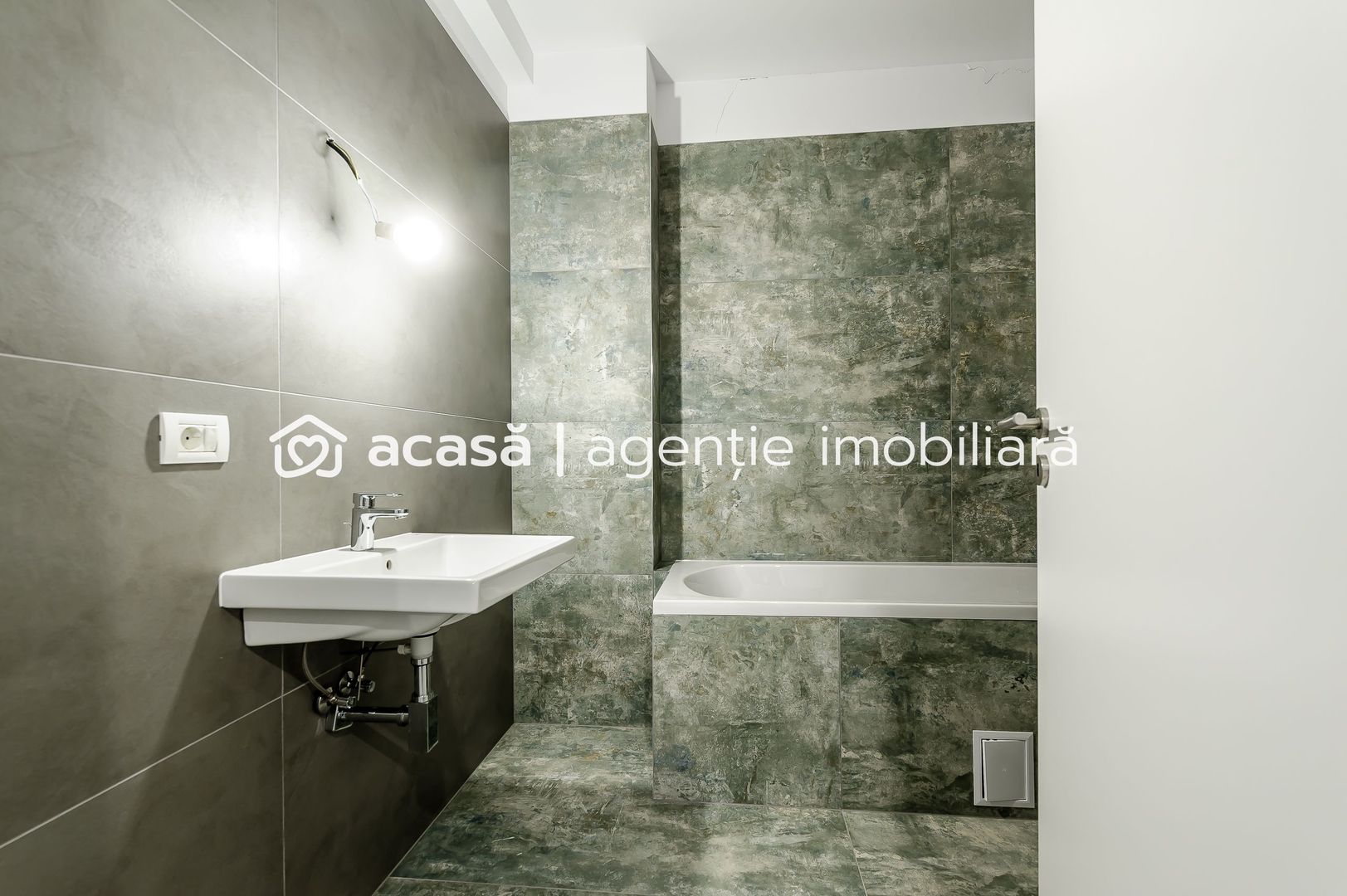 Imagine 9 - XCity Towers: 3 camere modern, etaj 2, living generos