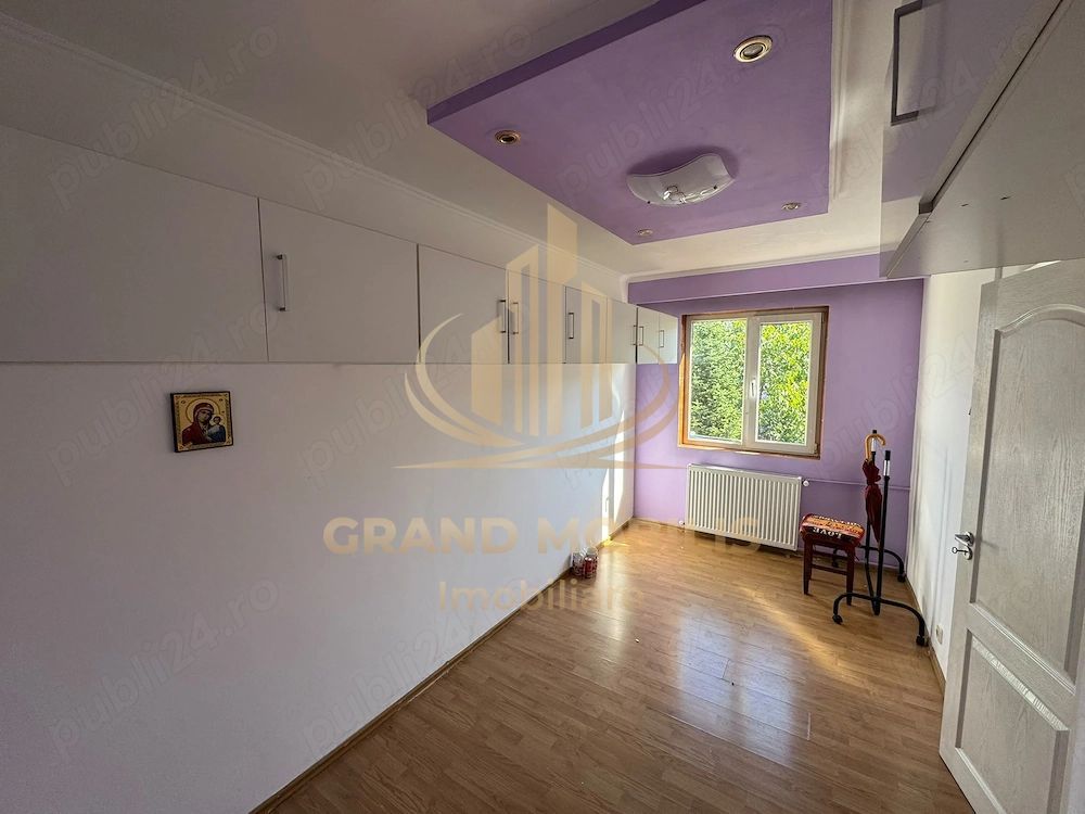 Apartament 3 camere, 40 mp utili, etaj 4/4, acoperiș, zona Șagului